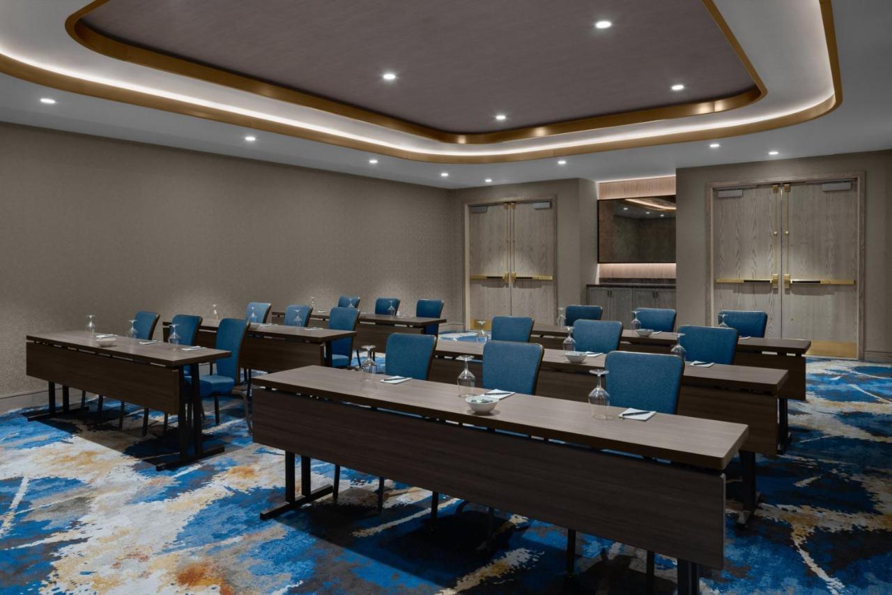 Courtyard By Marriott Calgary Downtown Otel Dış mekan fotoğraf