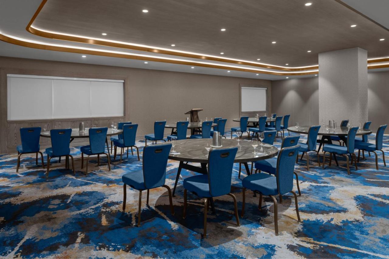 Courtyard By Marriott Calgary Downtown Otel Dış mekan fotoğraf